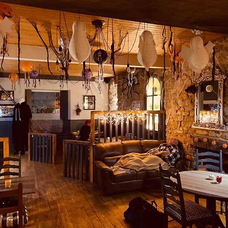 The Welshman'S Arms Hotel Pembroke Dock Bagian luar foto