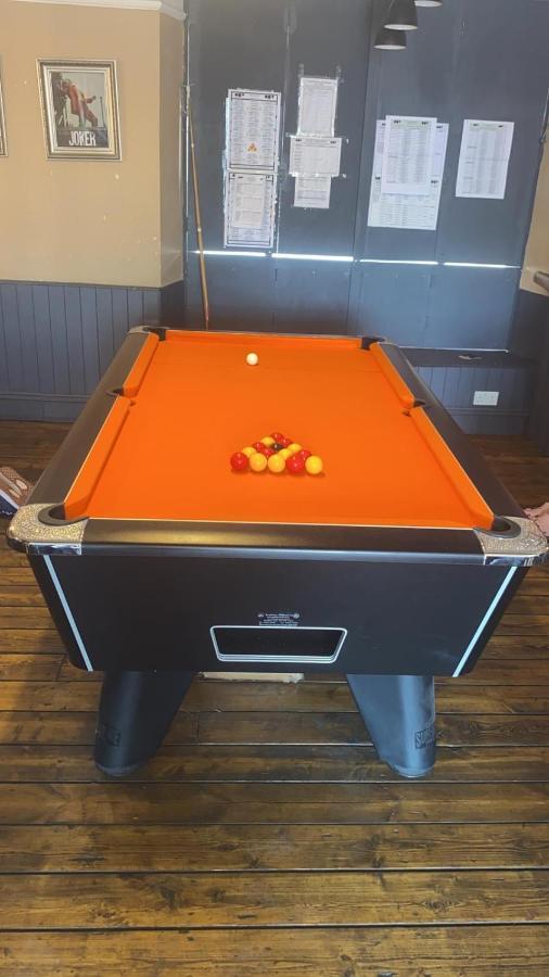 The Welshman'S Arms Hotel Pembroke Dock Bagian luar foto