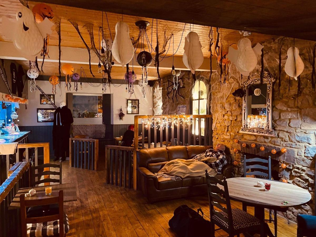 The Welshman'S Arms Hotel Pembroke Dock Bagian luar foto